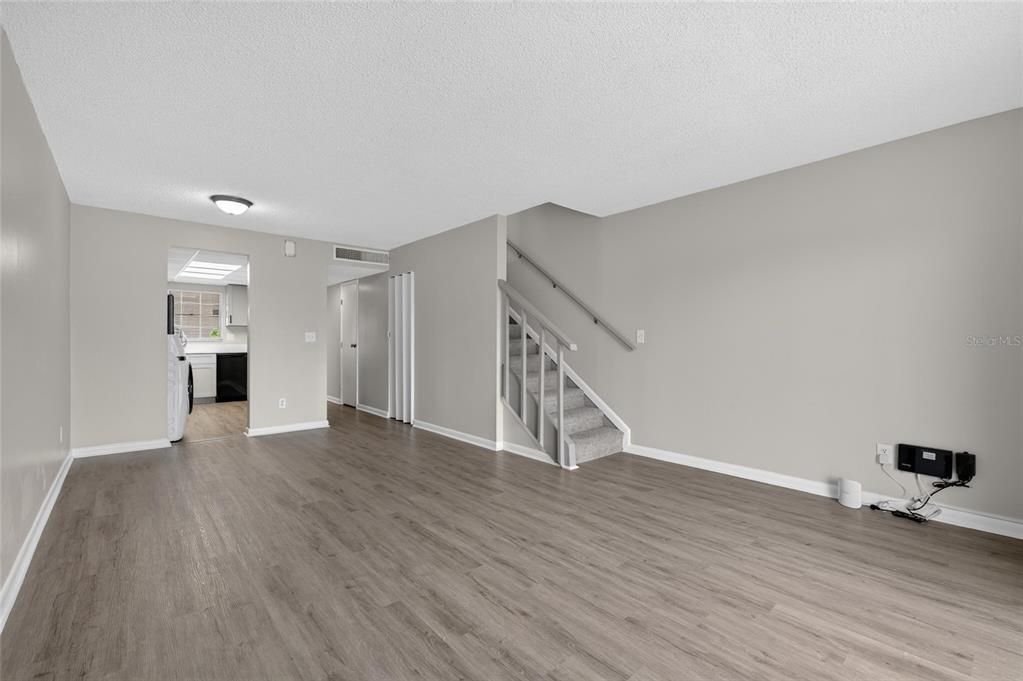For Rent: $1,700 (2 beds, 1 baths, 1068 Square Feet)