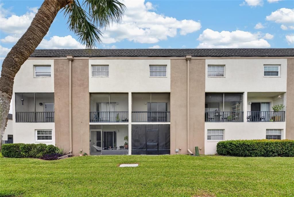 For Rent: $1,700 (2 beds, 1 baths, 1068 Square Feet)