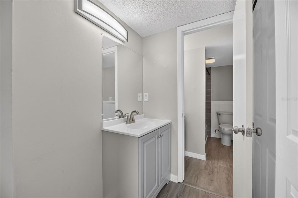 For Rent: $1,700 (2 beds, 1 baths, 1068 Square Feet)