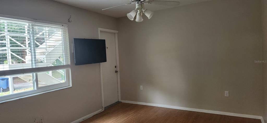 For Rent: $1,550 (1 beds, 1 baths, 552 Square Feet)