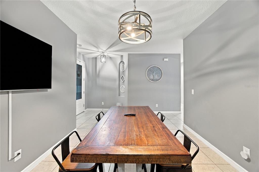 For Sale: $419,000 (5 beds, 3 baths, 2432 Square Feet)