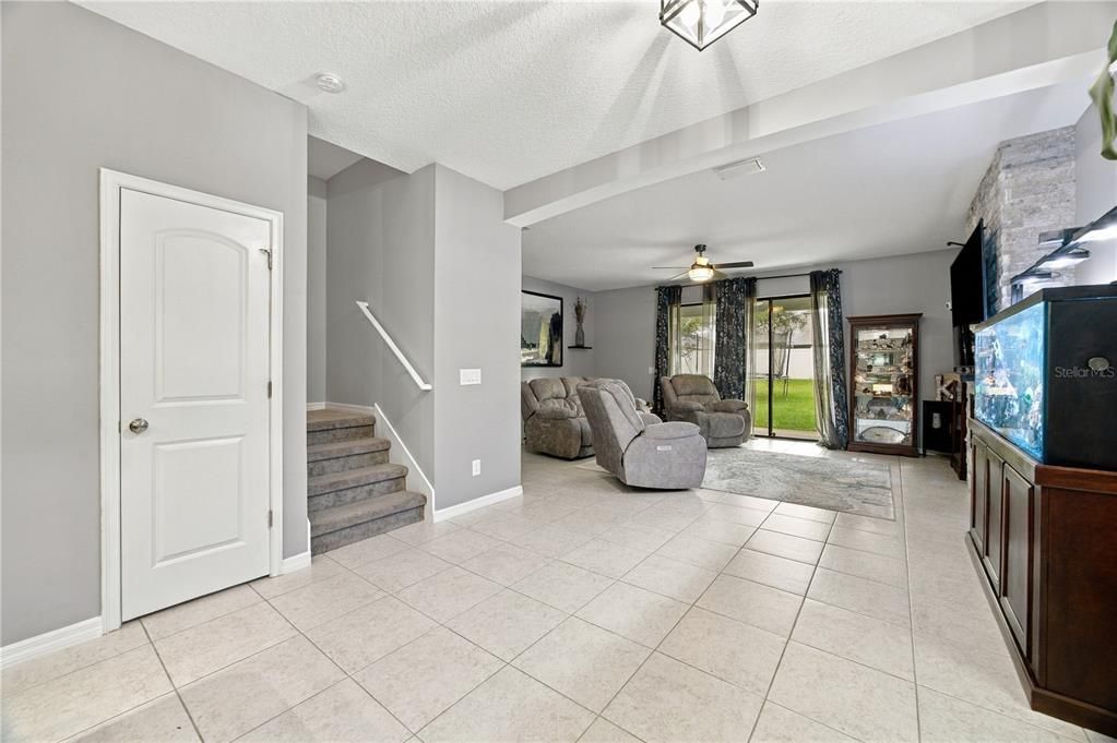 For Sale: $419,000 (5 beds, 3 baths, 2432 Square Feet)