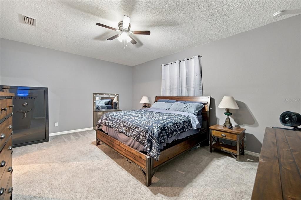 For Sale: $419,000 (5 beds, 3 baths, 2432 Square Feet)