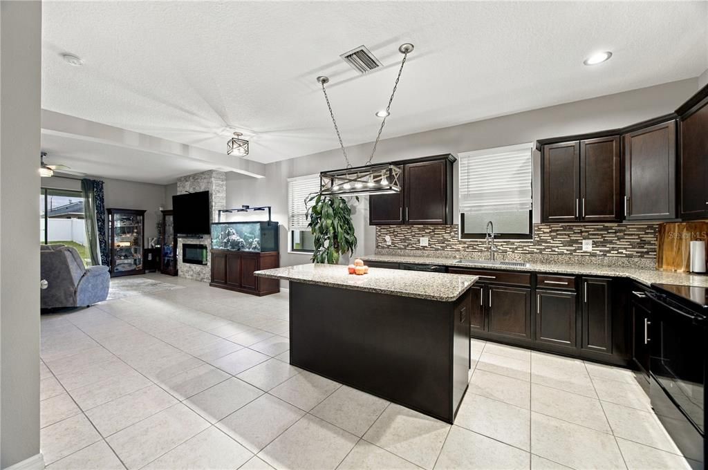 For Sale: $419,000 (5 beds, 3 baths, 2432 Square Feet)