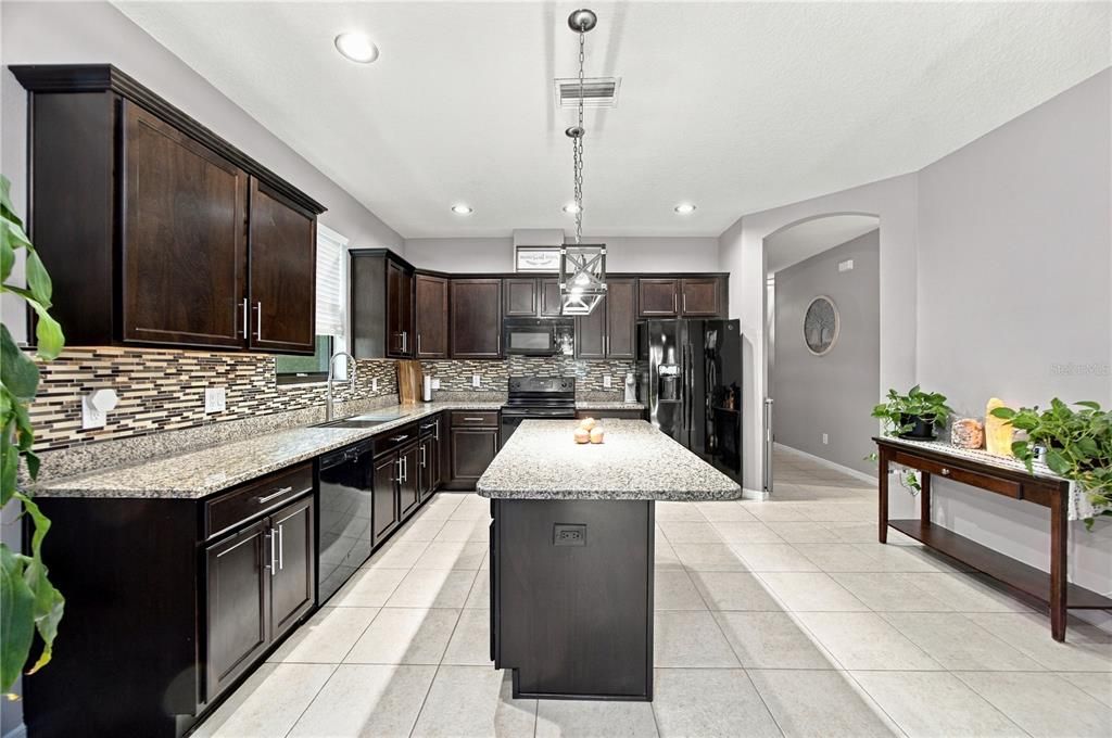 For Sale: $419,000 (5 beds, 3 baths, 2432 Square Feet)