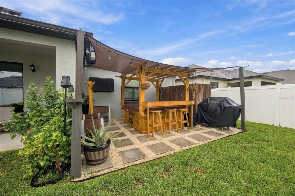 For Sale: $419,000 (5 beds, 3 baths, 2432 Square Feet)