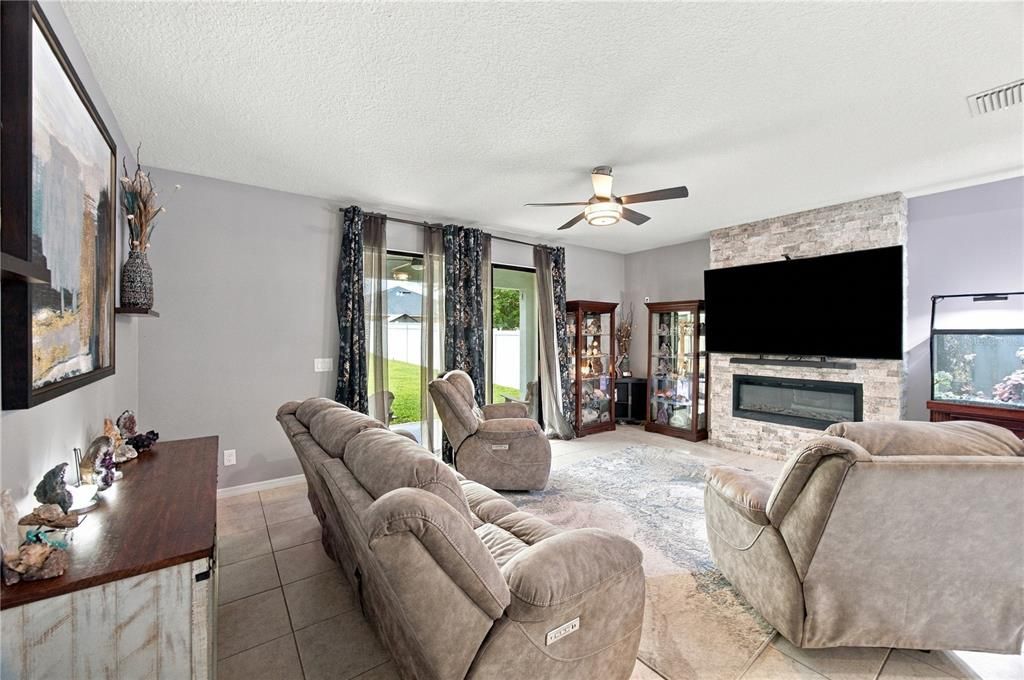 For Sale: $419,000 (5 beds, 3 baths, 2432 Square Feet)