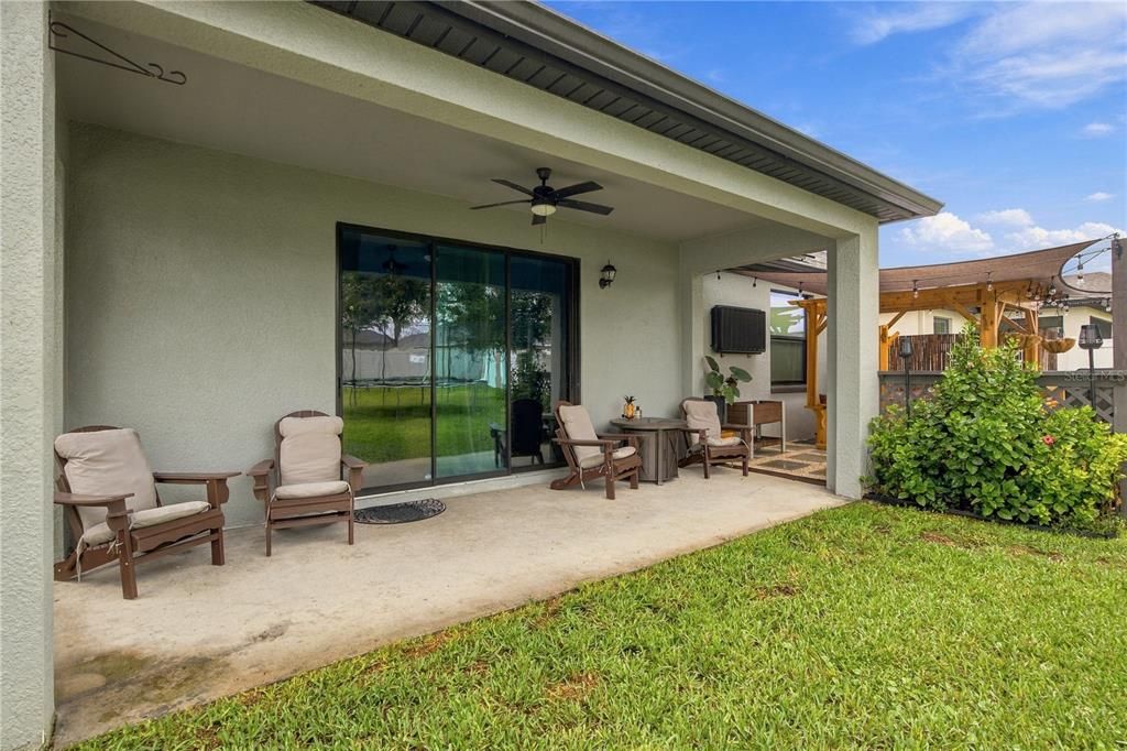 For Sale: $419,000 (5 beds, 3 baths, 2432 Square Feet)