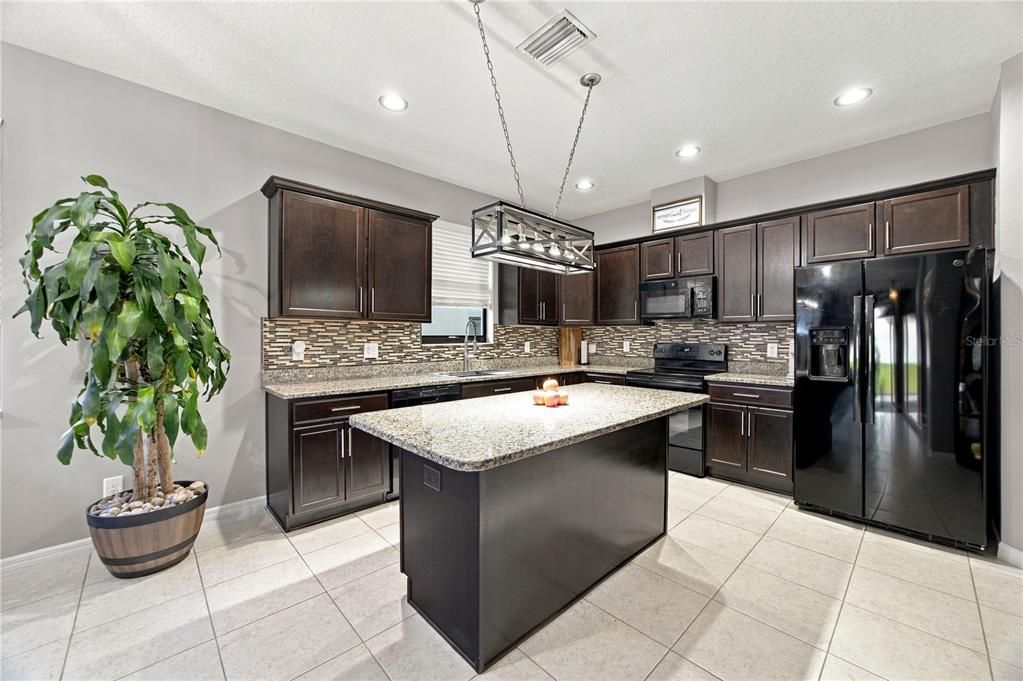 For Sale: $419,000 (5 beds, 3 baths, 2432 Square Feet)