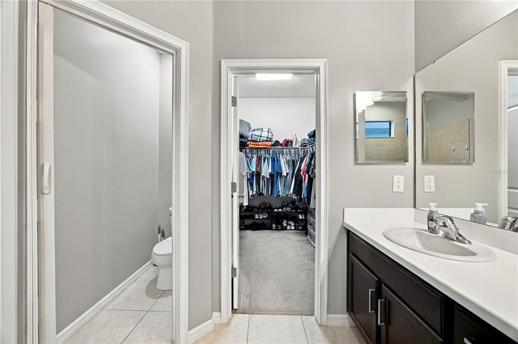 For Sale: $419,000 (5 beds, 3 baths, 2432 Square Feet)