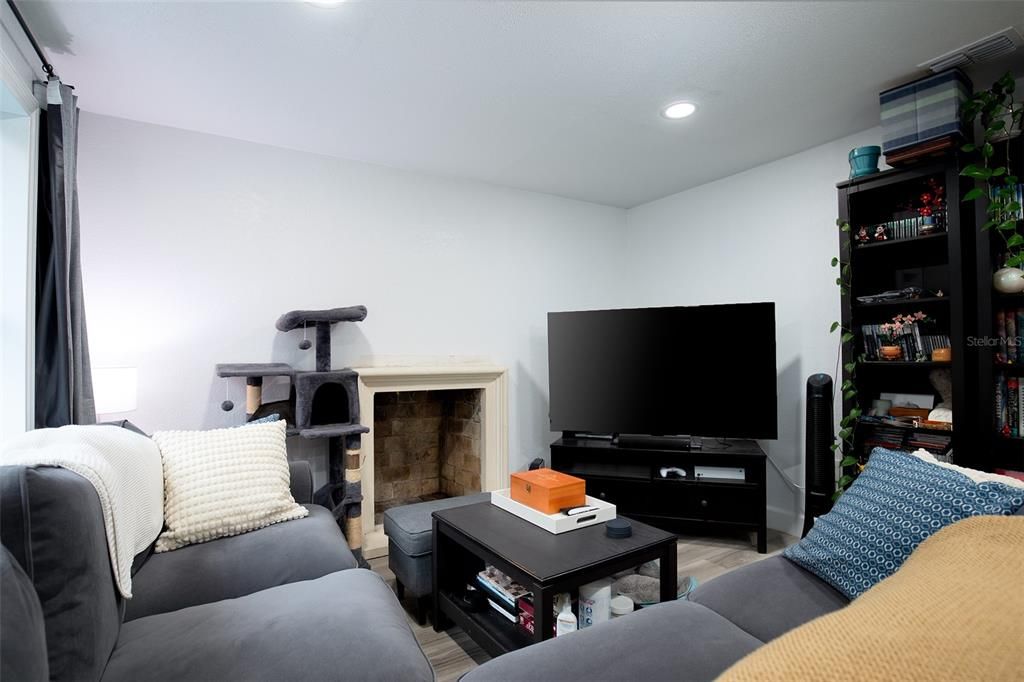 Activo con contrato: $249,900 (2 camas, 2 baños, 1146 Pies cuadrados)