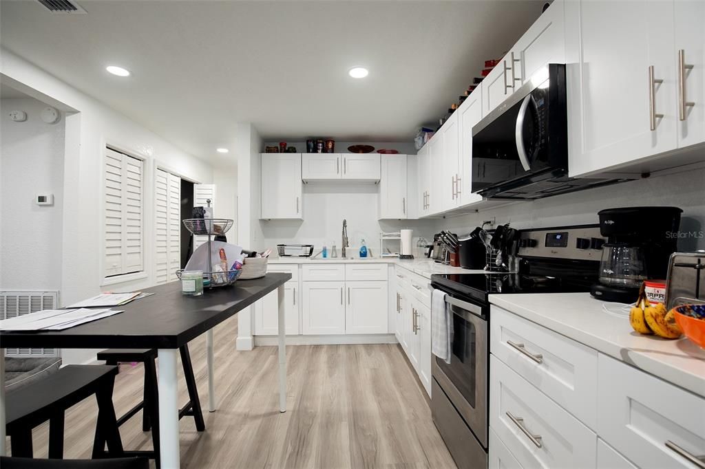 Activo con contrato: $249,900 (2 camas, 2 baños, 1146 Pies cuadrados)