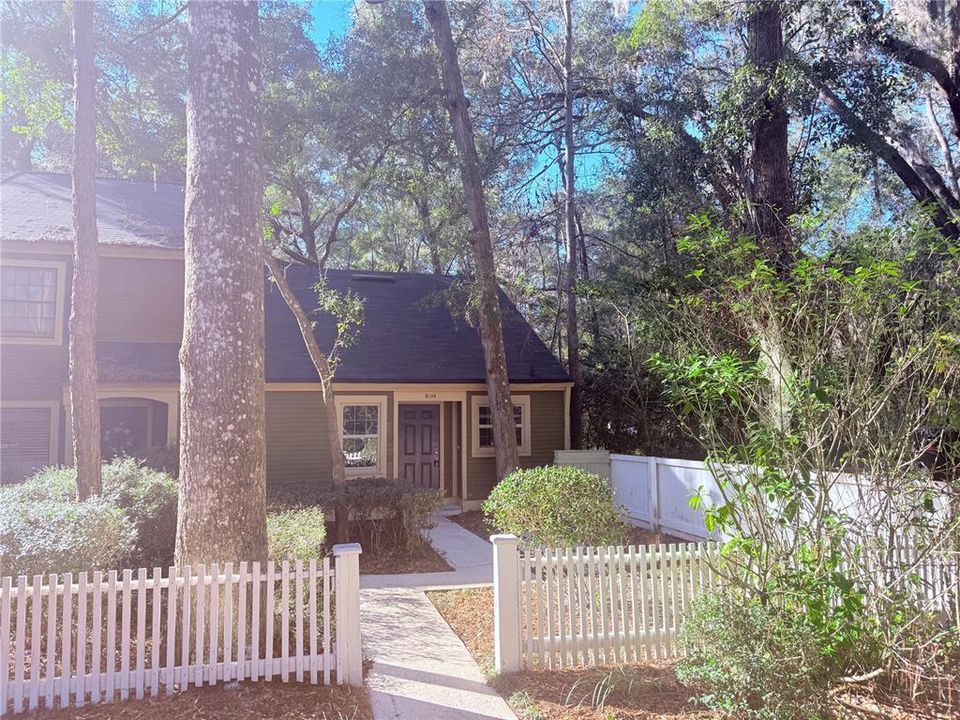 For Sale: $235,000 (2 beds, 2 baths, 952 Square Feet)