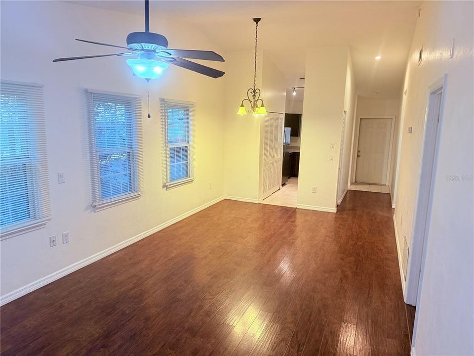 For Sale: $235,000 (2 beds, 2 baths, 952 Square Feet)