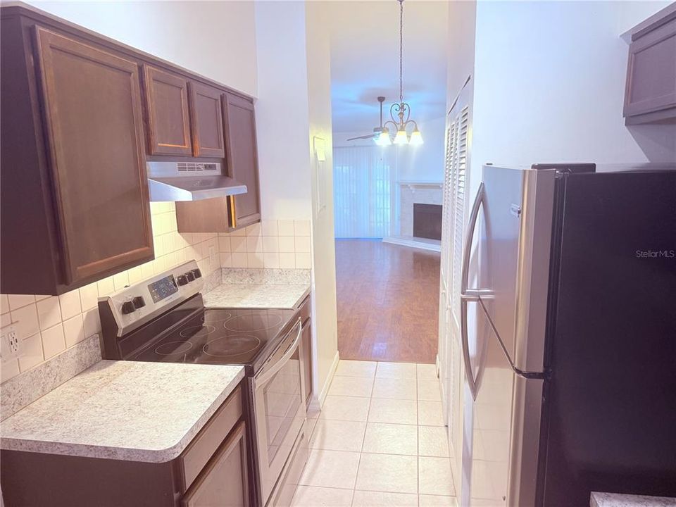 For Sale: $235,000 (2 beds, 2 baths, 952 Square Feet)