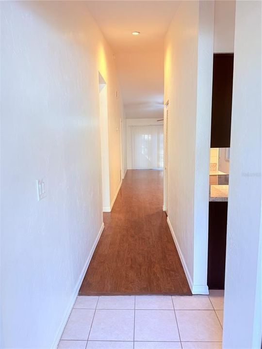 For Sale: $235,000 (2 beds, 2 baths, 952 Square Feet)