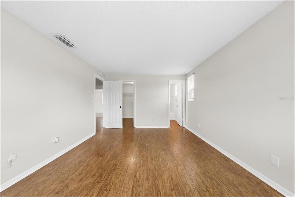 For Sale: $209,900 (2 beds, 2 baths, 1212 Square Feet)