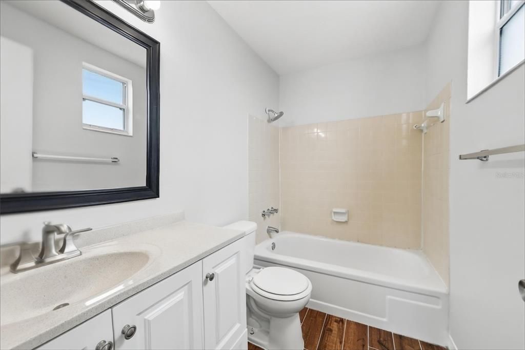For Sale: $209,900 (2 beds, 2 baths, 1212 Square Feet)