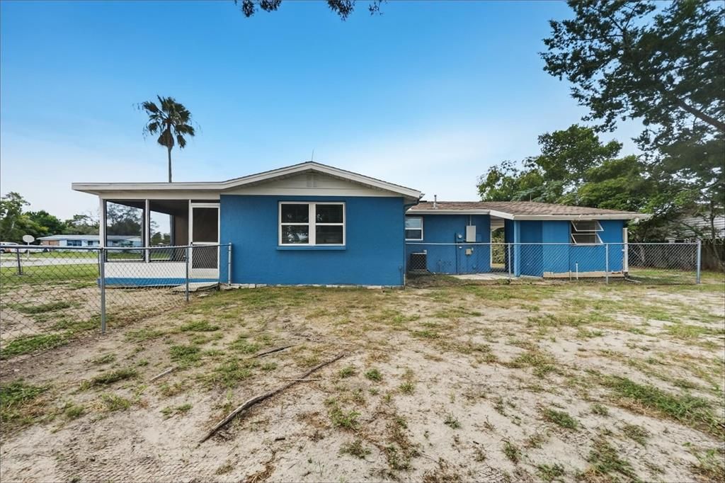 For Sale: $209,900 (2 beds, 2 baths, 1212 Square Feet)