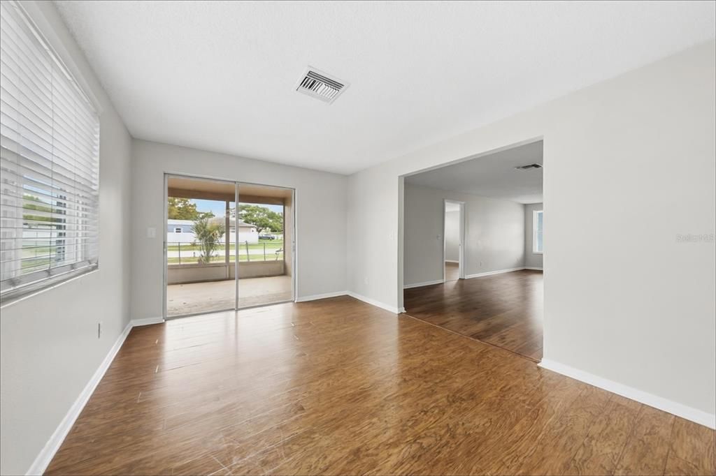 For Sale: $209,900 (2 beds, 2 baths, 1212 Square Feet)