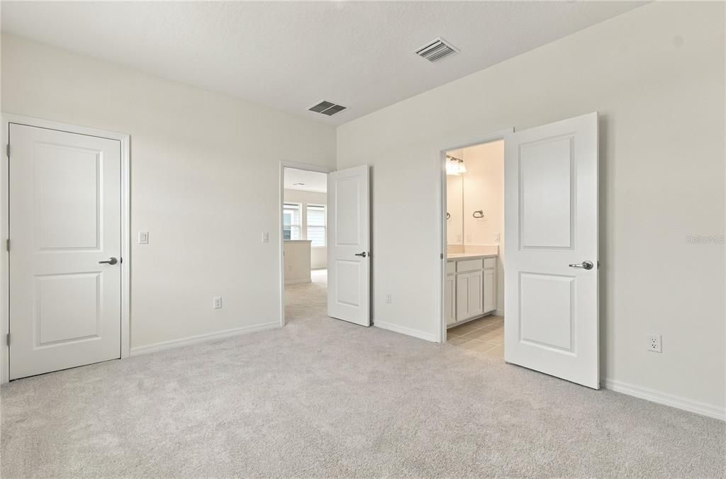 En Venta: $694,862 (4 camas, 3 baños, 2804 Pies cuadrados)
