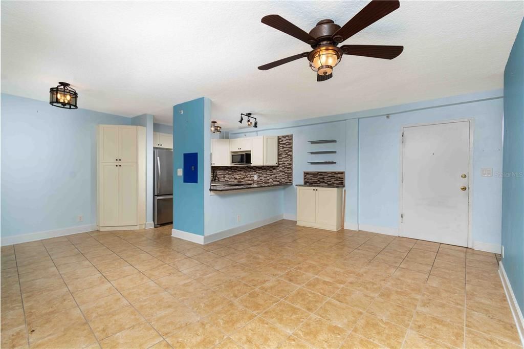 В аренду: $1,600 (2 спален, 1 ванн, 887 Квадратных фут)