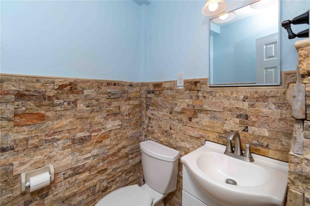 В аренду: $1,600 (2 спален, 1 ванн, 887 Квадратных фут)