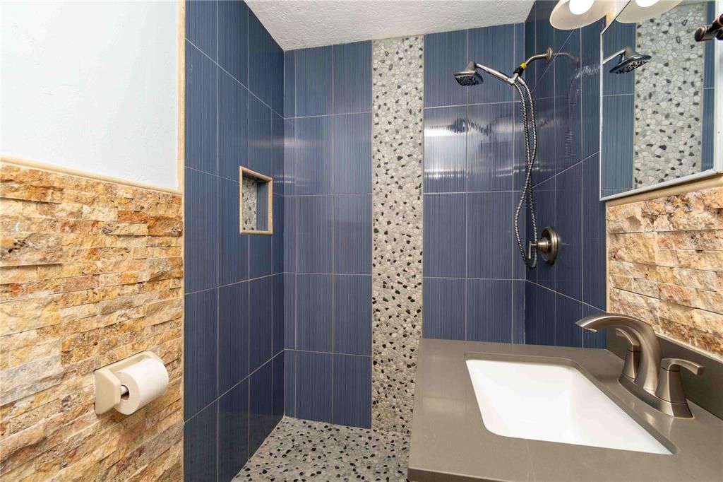 В аренду: $1,600 (2 спален, 1 ванн, 887 Квадратных фут)