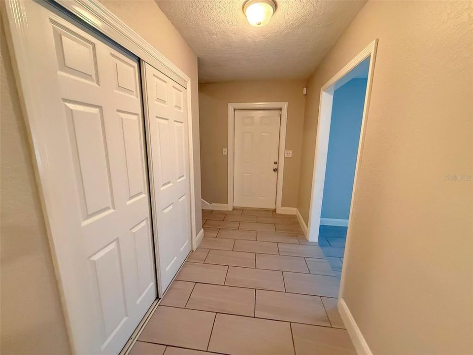 En Venta: $274,900 (3 camas, 2 baños, 2084 Pies cuadrados)