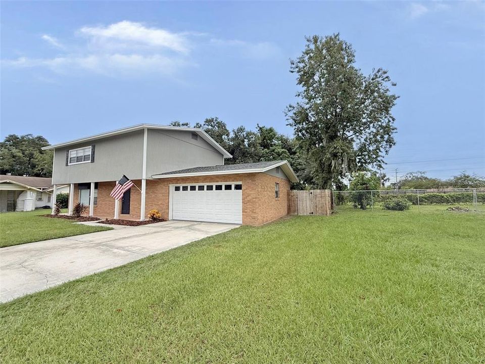 En Venta: $274,900 (3 camas, 2 baños, 2084 Pies cuadrados)