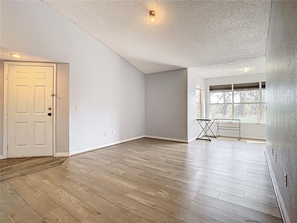 For Sale: $170,000 (2 beds, 2 baths, 1028 Square Feet)