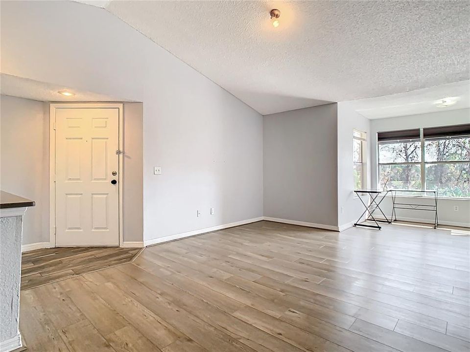 For Sale: $170,000 (2 beds, 2 baths, 1028 Square Feet)