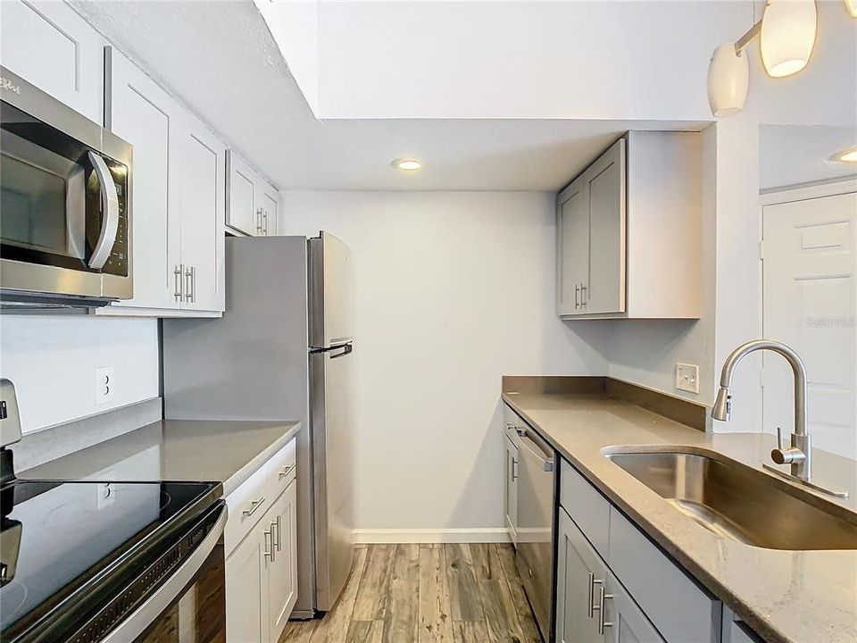 For Sale: $170,000 (2 beds, 2 baths, 1028 Square Feet)