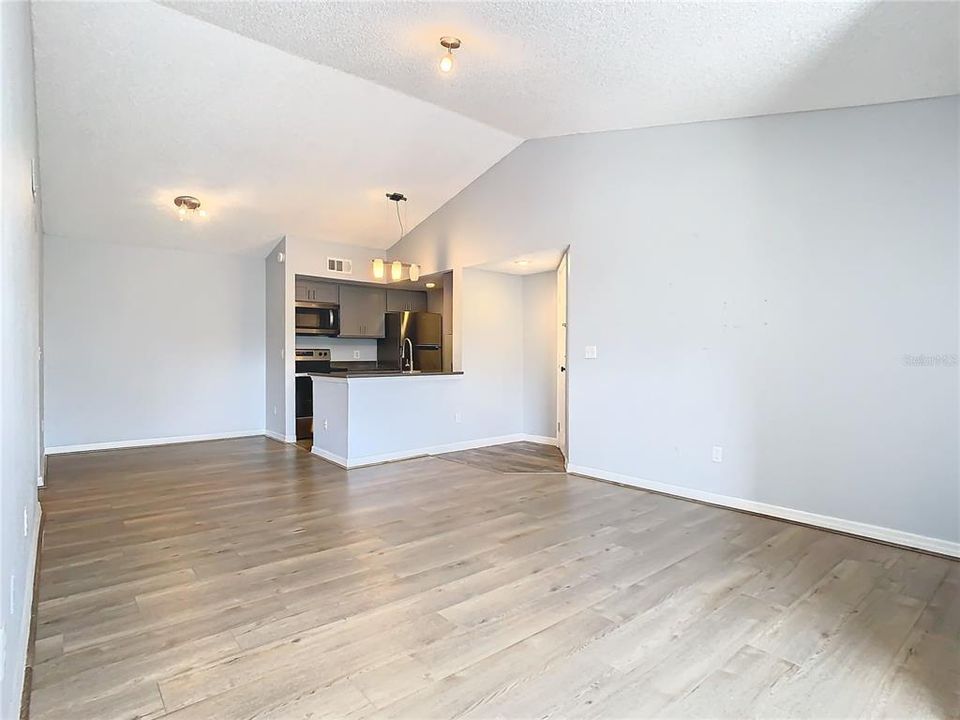 For Sale: $170,000 (2 beds, 2 baths, 1028 Square Feet)