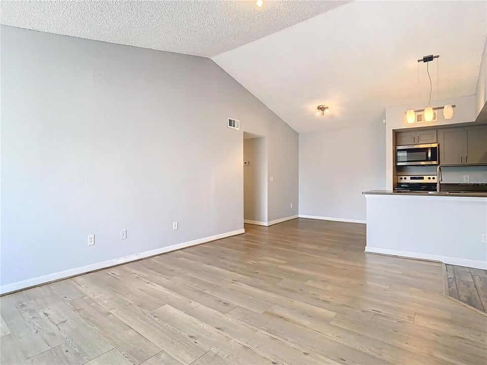 For Sale: $170,000 (2 beds, 2 baths, 1028 Square Feet)