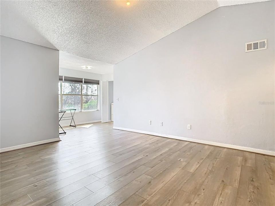 For Sale: $170,000 (2 beds, 2 baths, 1028 Square Feet)