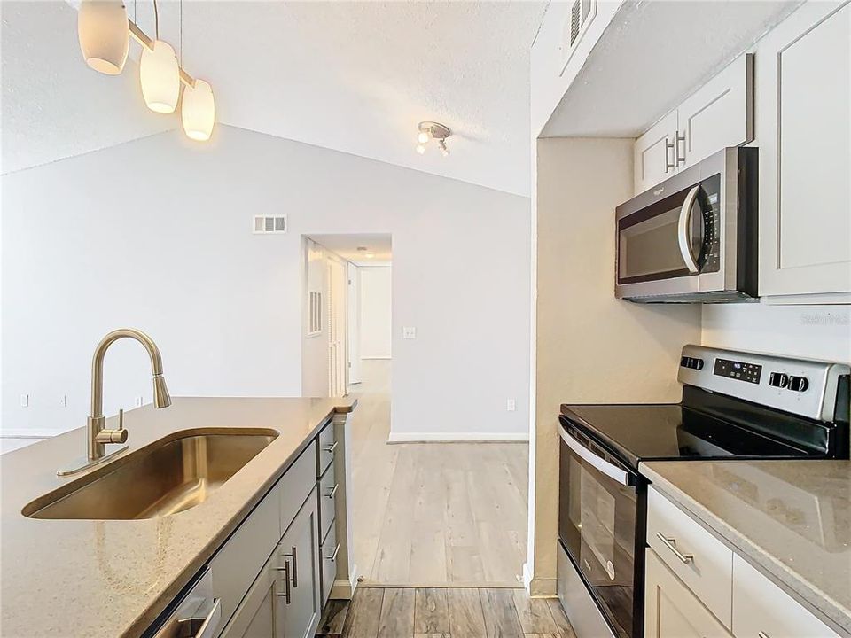For Sale: $170,000 (2 beds, 2 baths, 1028 Square Feet)