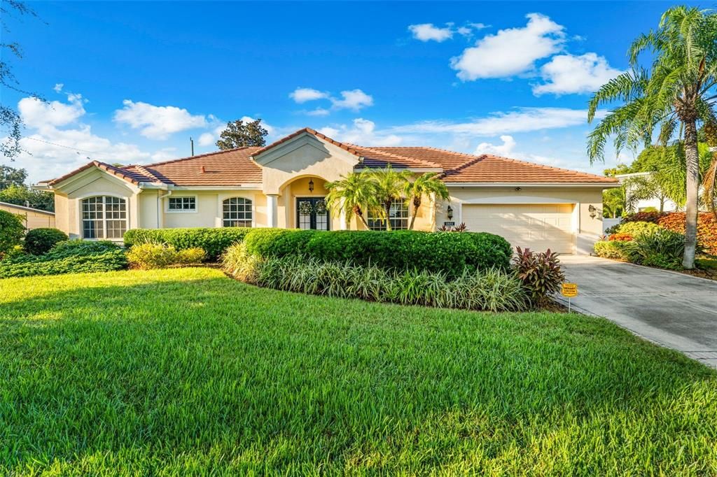 For Sale: $799,900 (3 beds, 2 baths, 2356 Square Feet)