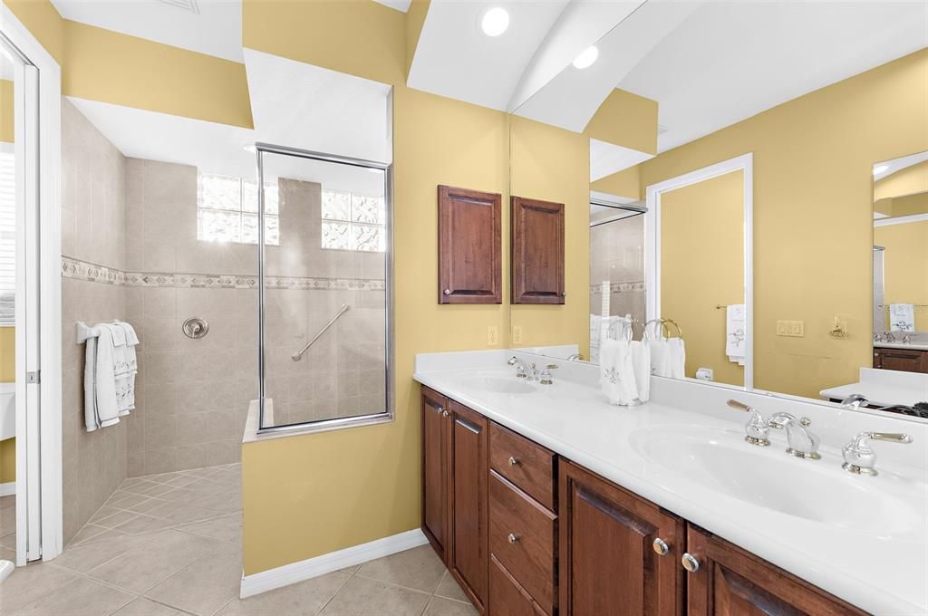 For Sale: $799,900 (3 beds, 2 baths, 2356 Square Feet)