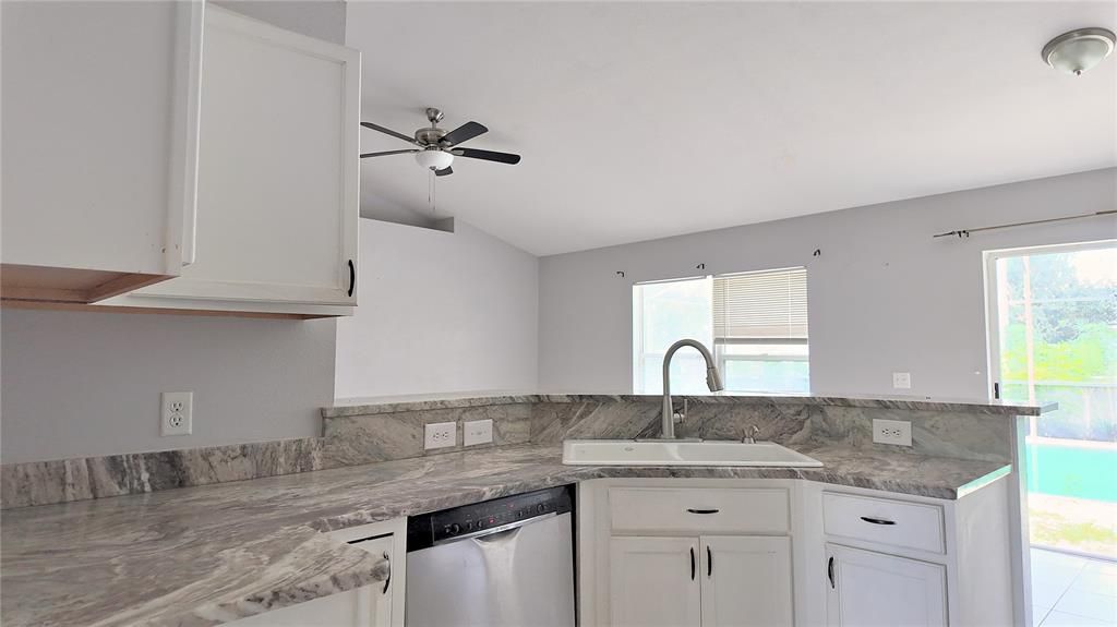 For Sale: $315,000 (3 beds, 2 baths, 1574 Square Feet)