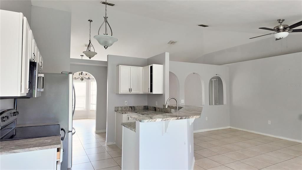 For Sale: $315,000 (3 beds, 2 baths, 1574 Square Feet)