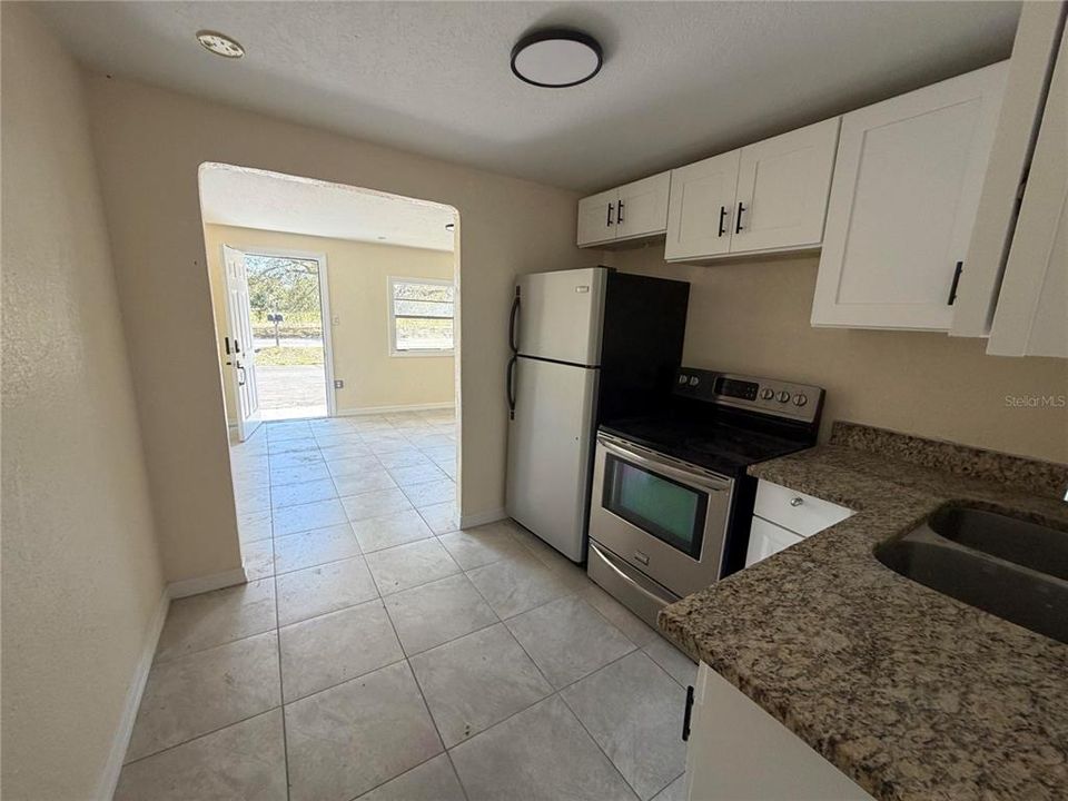 En Venta: $300,000 (4 camas, 0 baños, 1096 Pies cuadrados)