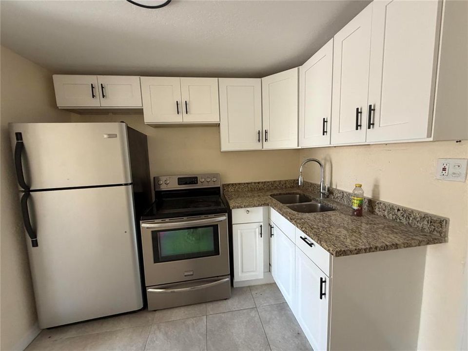 En Venta: $300,000 (4 camas, 0 baños, 1096 Pies cuadrados)