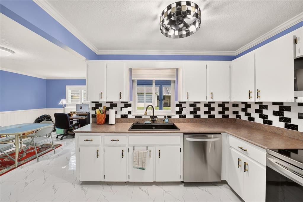 For Sale: $194,900 (2 beds, 2 baths, 1409 Square Feet)