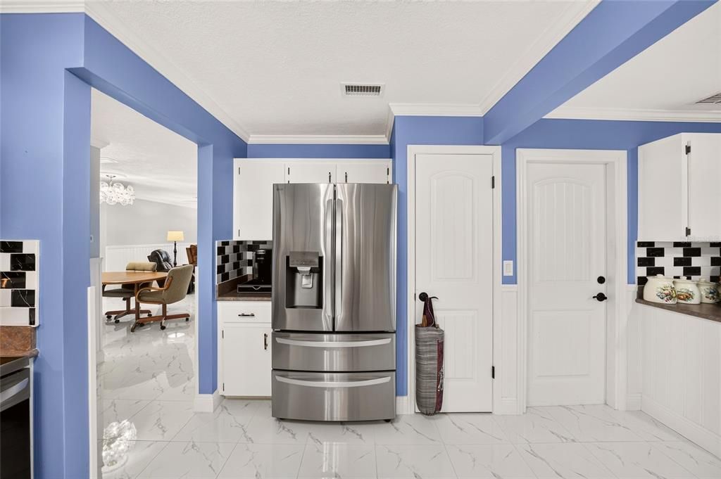 For Sale: $194,900 (2 beds, 2 baths, 1409 Square Feet)