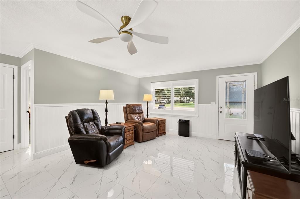 For Sale: $194,900 (2 beds, 2 baths, 1409 Square Feet)