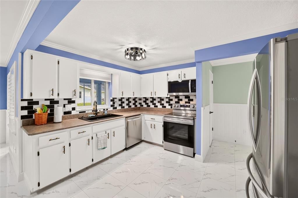 For Sale: $194,900 (2 beds, 2 baths, 1409 Square Feet)