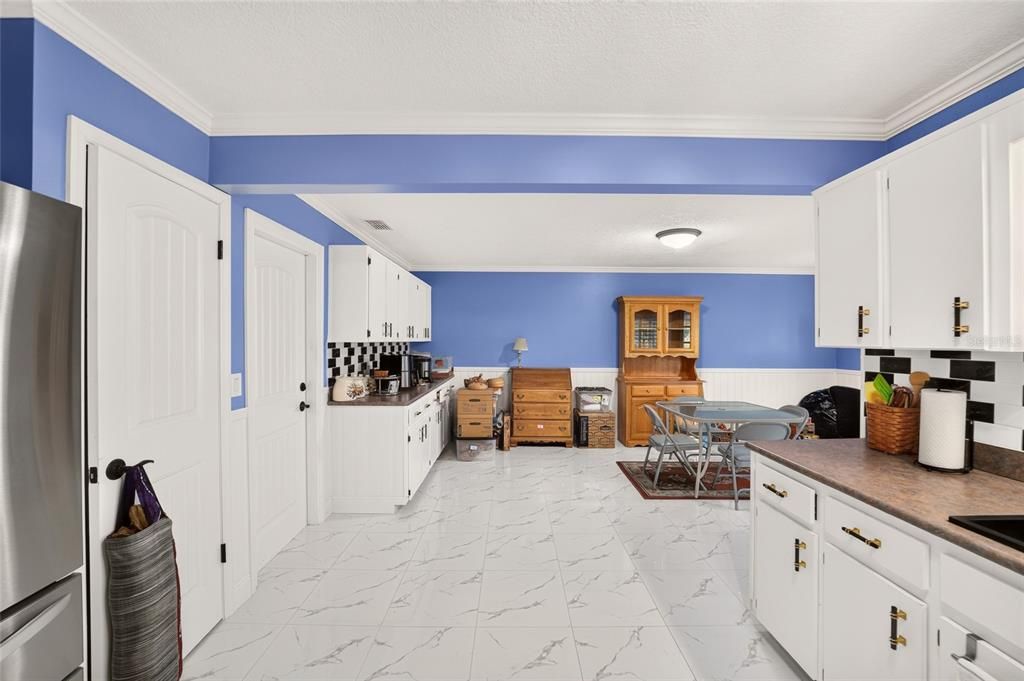 For Sale: $194,900 (2 beds, 2 baths, 1409 Square Feet)