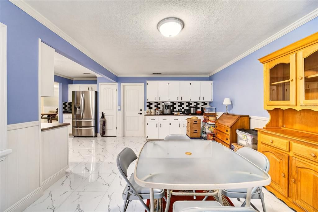 For Sale: $194,900 (2 beds, 2 baths, 1409 Square Feet)