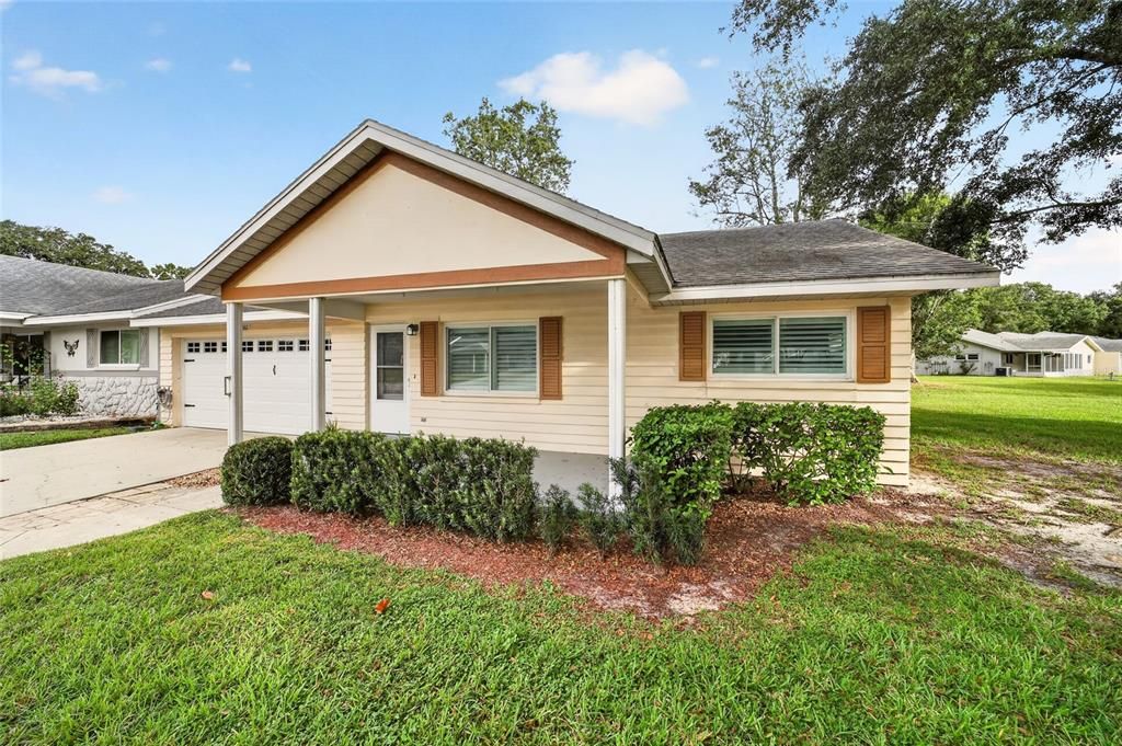 For Sale: $194,900 (2 beds, 2 baths, 1409 Square Feet)